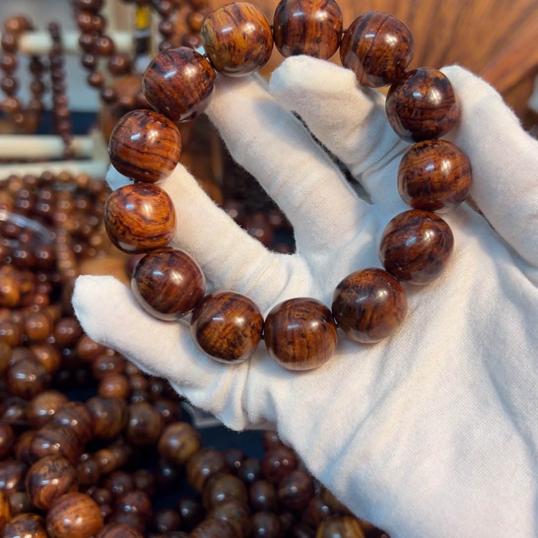 木质类海南黄花梨芝麻点桶珠1.8