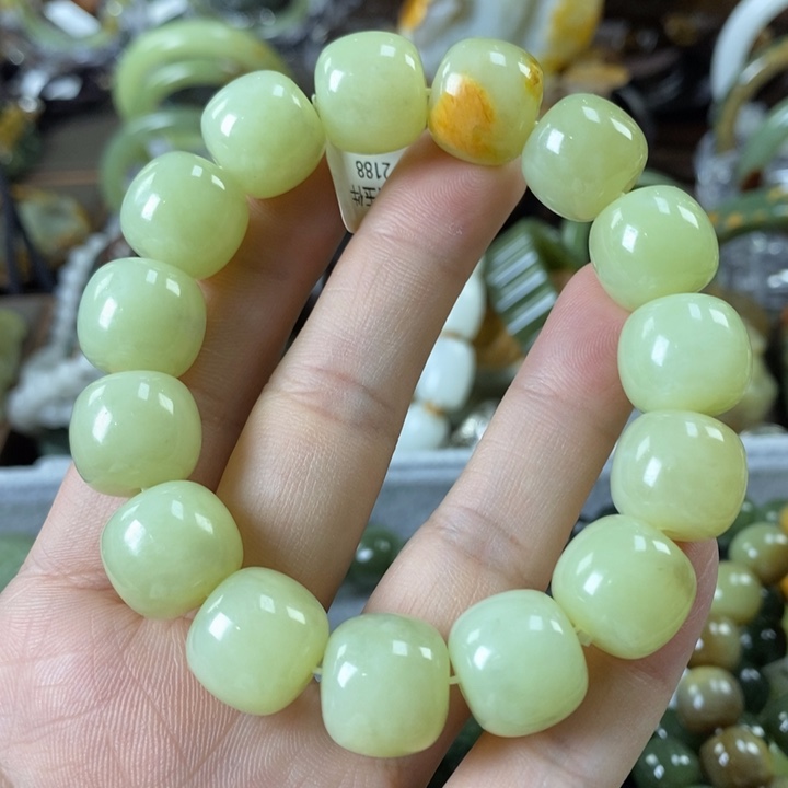 透闪石质玉手串未镶嵌胡***?