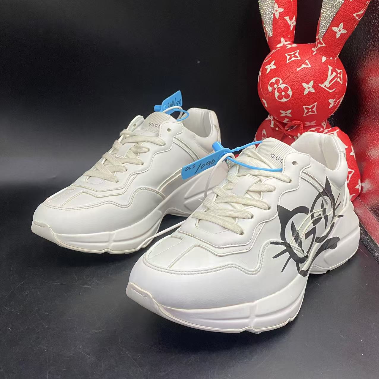 95新 GUCCI/古驰 【聚星优选】舒适白色素描猫咪老爹鞋38欧码as096