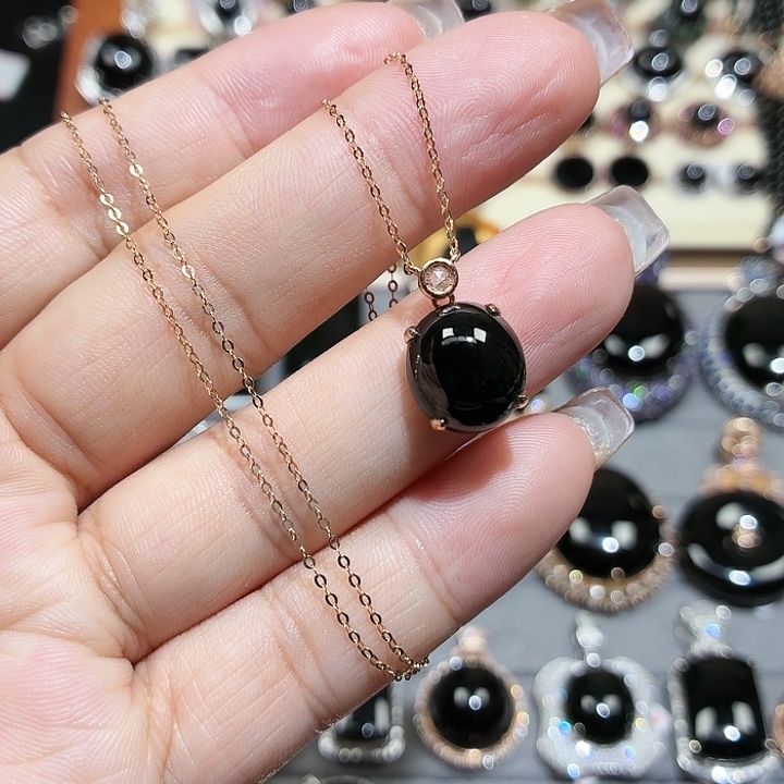 翡翠18K金镶嵌颈饰