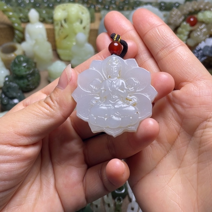 纪***达和田玉未镶嵌颈饰