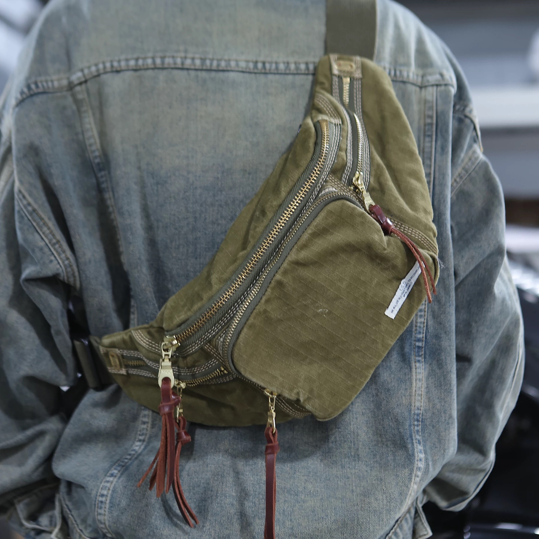 8480经典重磅加厚人字纹帆布机车胸包斜挎包男包