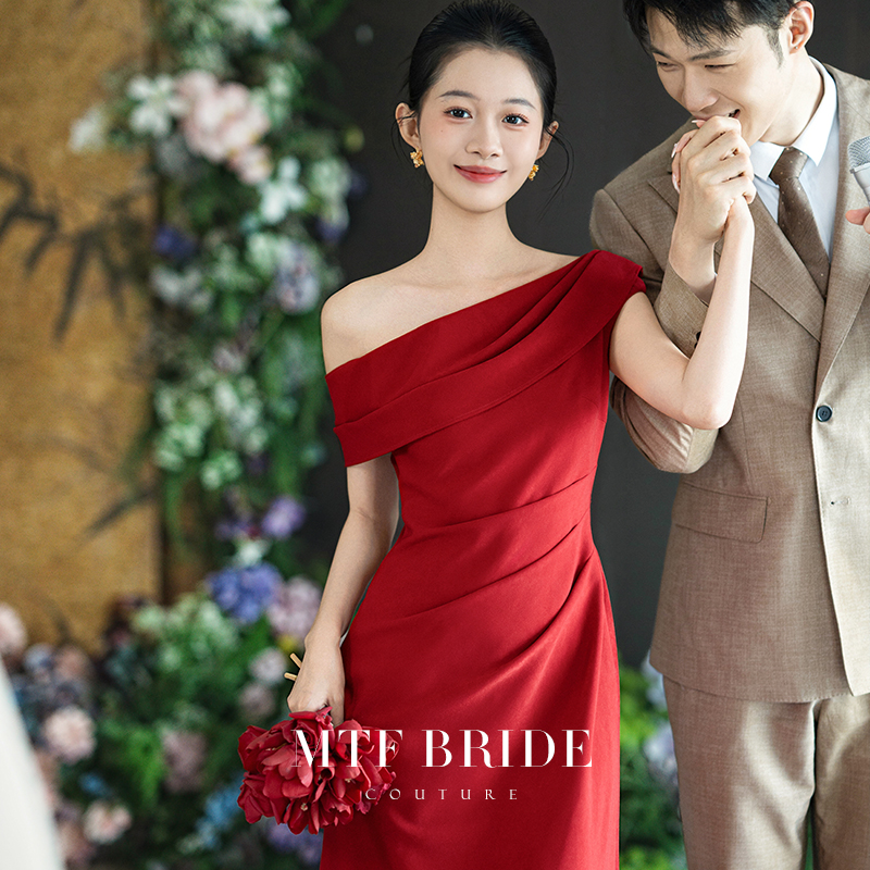 满庭芳【恋人-丝绒版】红色订婚礼服法式高级感荡领斜肩敬酒服气质