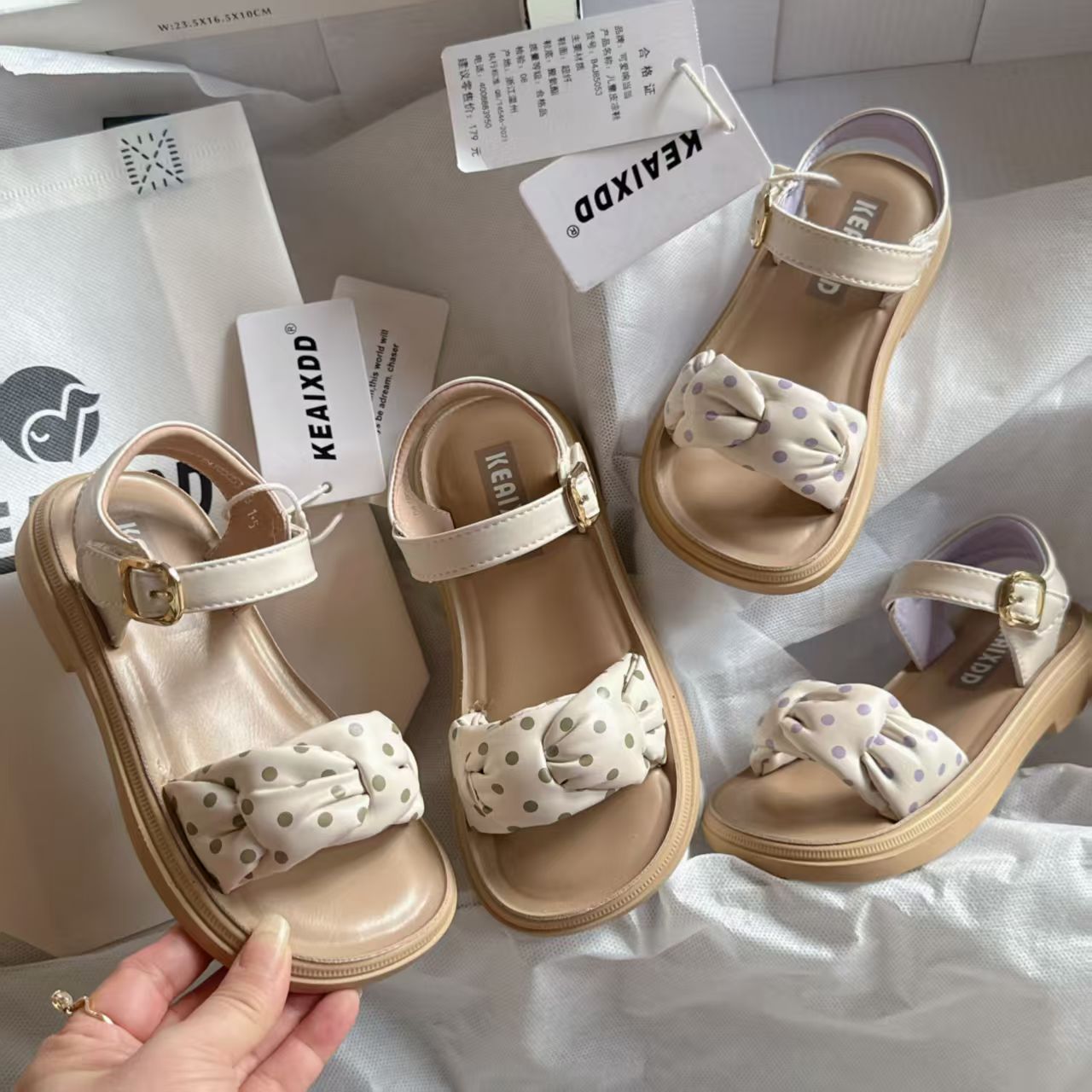 85053儿童波点凉鞋