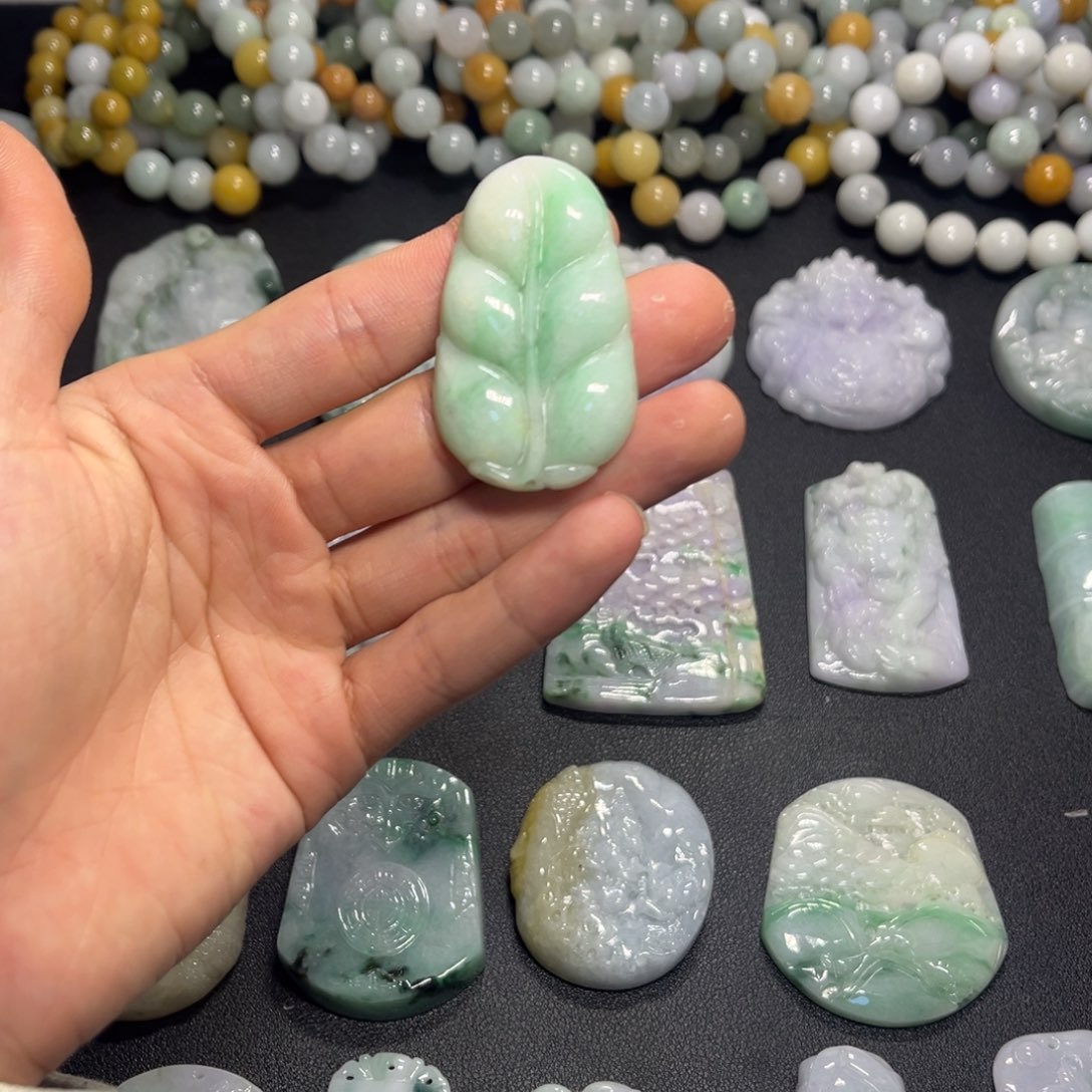 翡翠未镶嵌挂件04