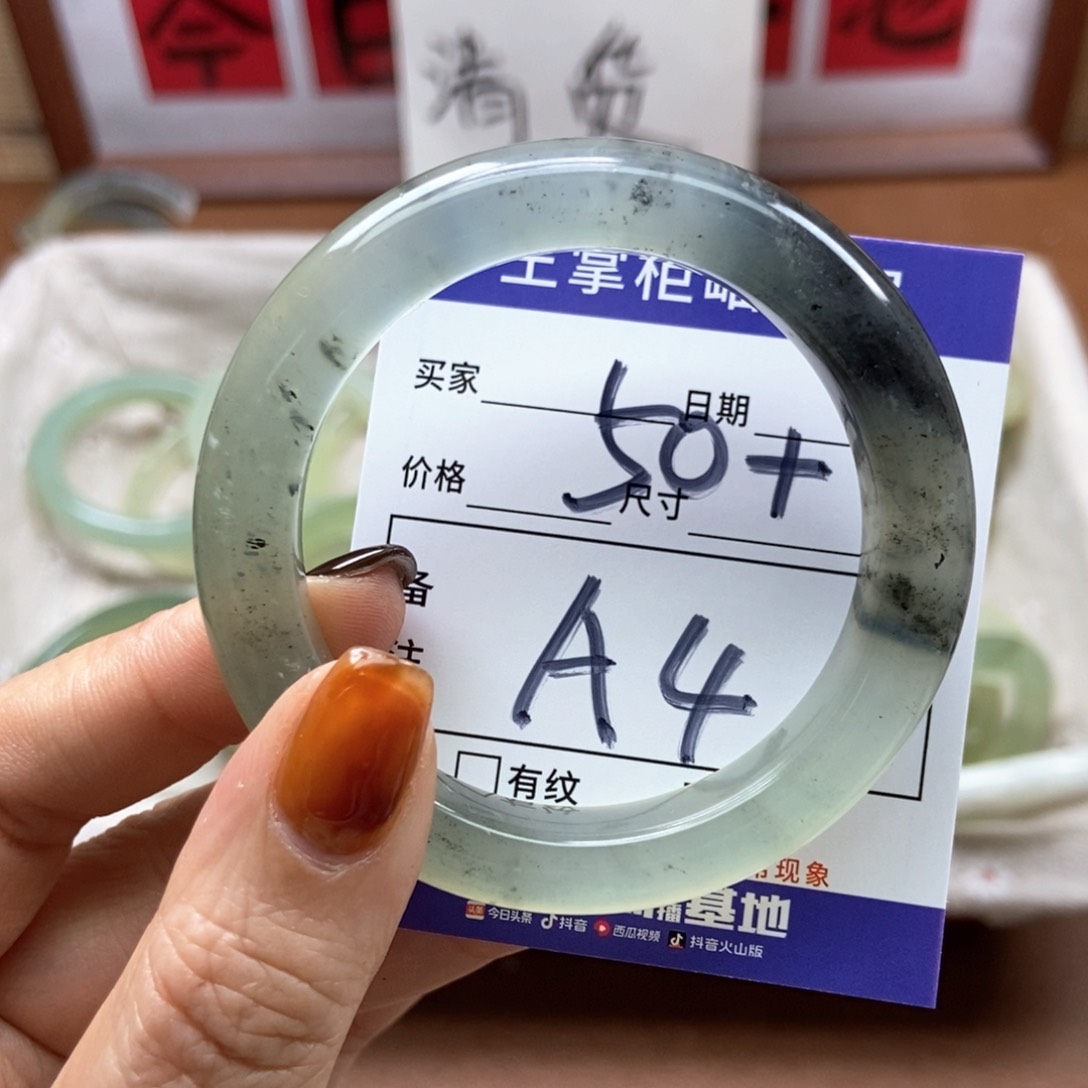 岫玉手镯手镯未镶嵌