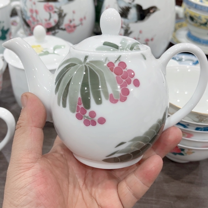 壶釉下五彩的瓷器和瓷器