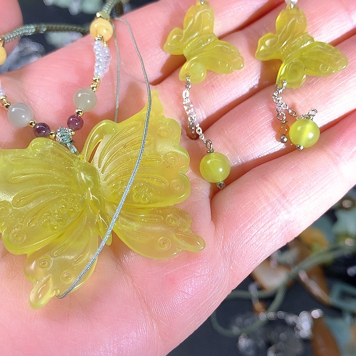 蛇纹石玉耳环未镶嵌刘*玲