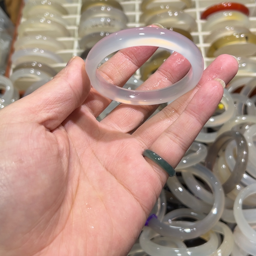 玛瑙/玉髓未镶嵌手镯54圈有包容47