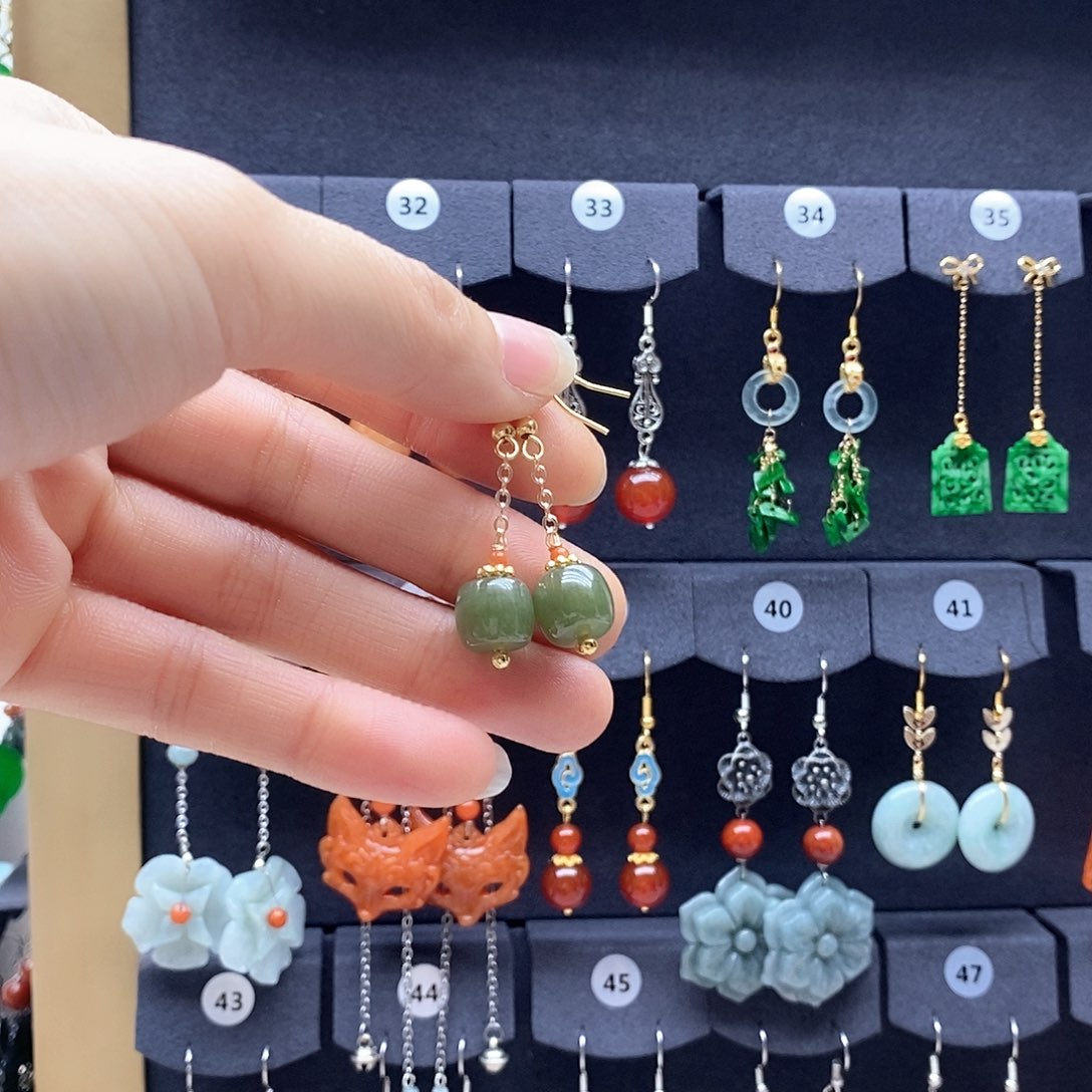 和田玉未镶嵌耳饰