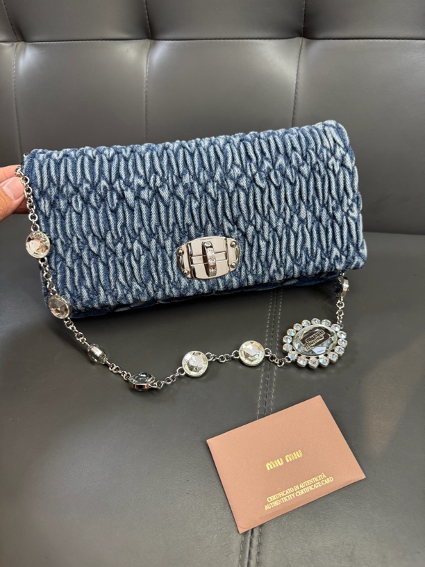 99新 MIU MIU/缪缪 缪缪新款褶皱牛仔丹宁宝石单肩包