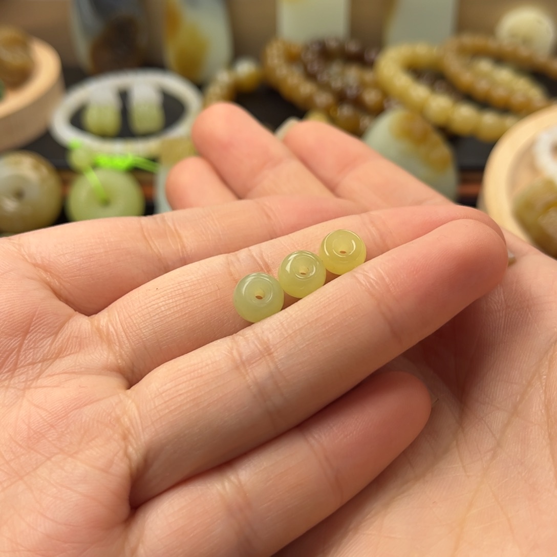 和田玉颈饰未镶嵌燕*巷