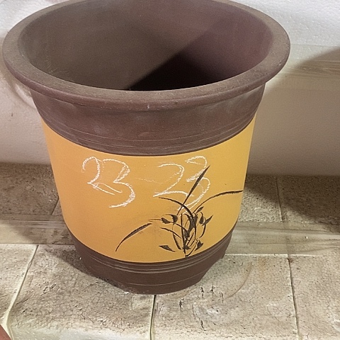 中国宜兴紫砂花盆，