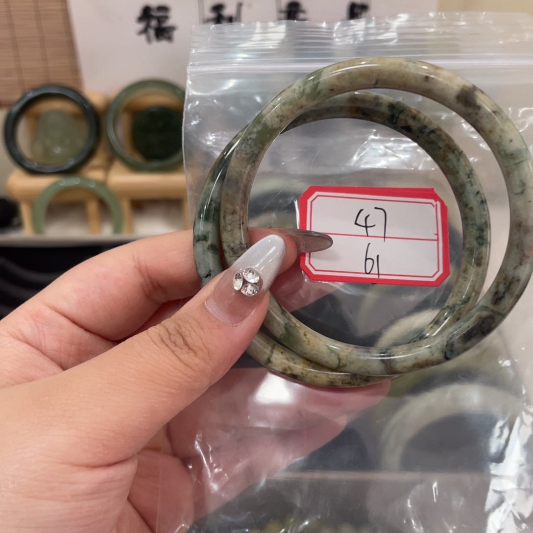 蛇纹石玉手镯未镶嵌