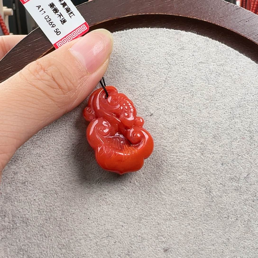 南红玛瑙吊坠未镶嵌