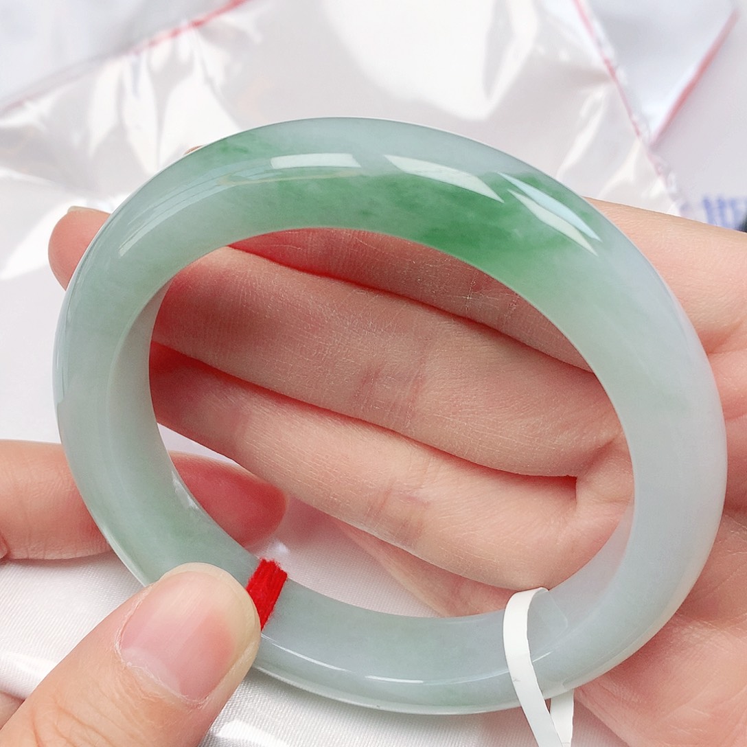 翡翠手镯未镶嵌抖音637