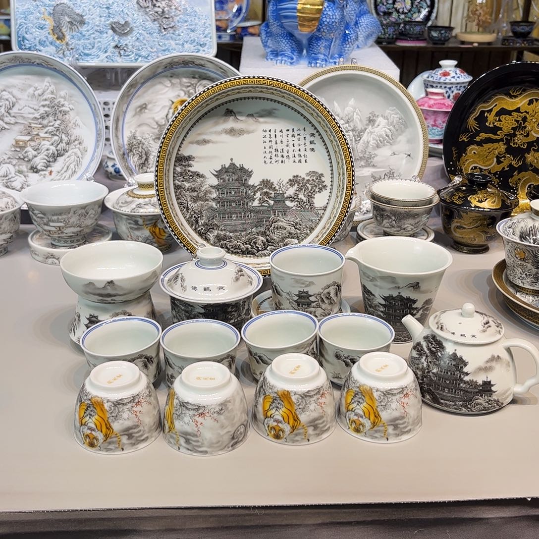 衬***。景德镇市陶瓷艺术