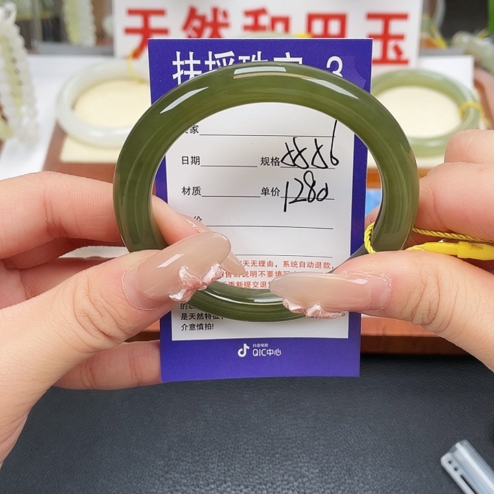 和田玉未镶嵌手镯