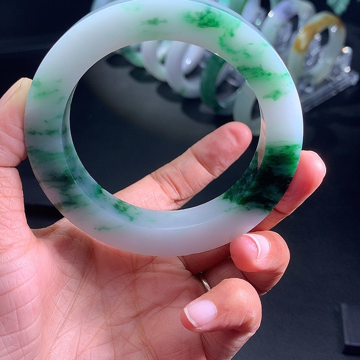愉***奶未镶嵌正圈定制翡翠
