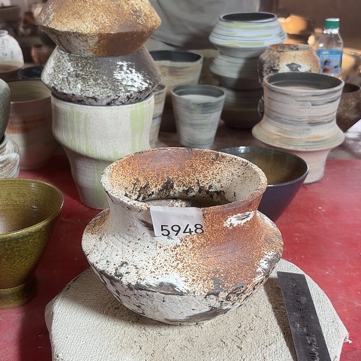 摆件高13，口13，有孔，5948