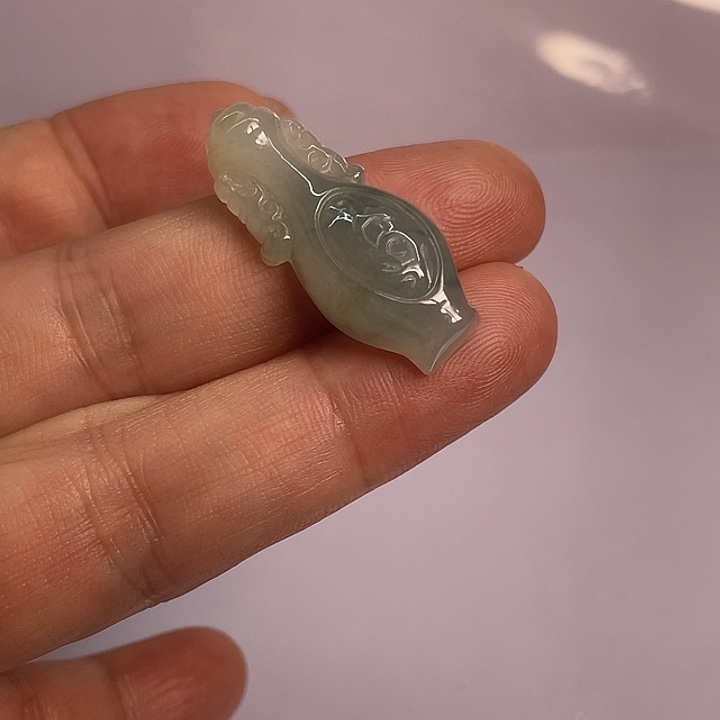 颈饰未镶嵌翡翠A货飘花宝瓶吊坠