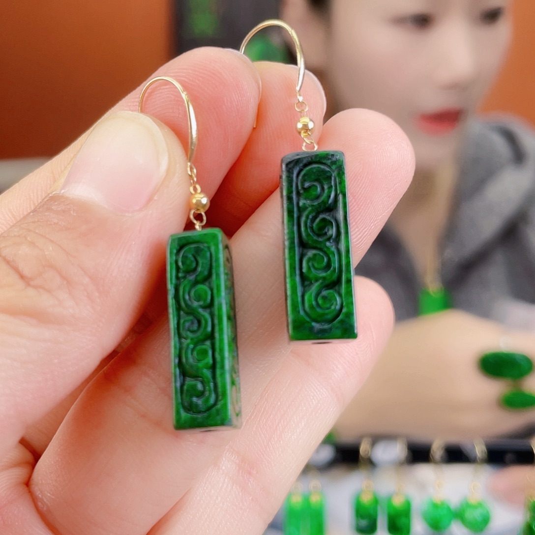 翡翠18K金镶嵌耳饰