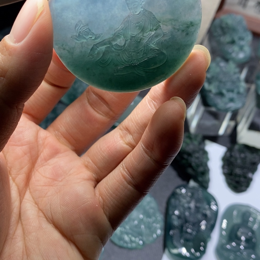 定制翡翠未镶嵌自在观音