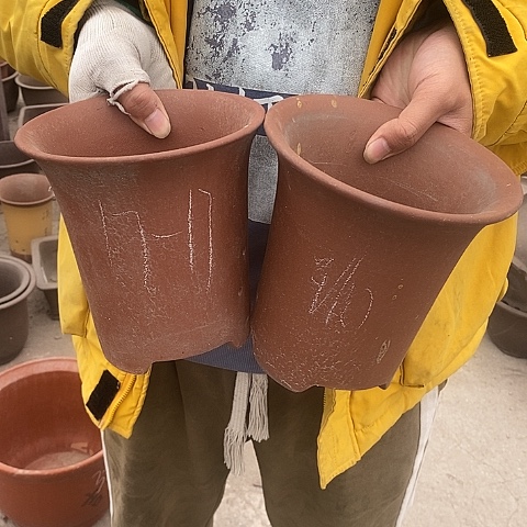 中国宜兴紫砂花盆，