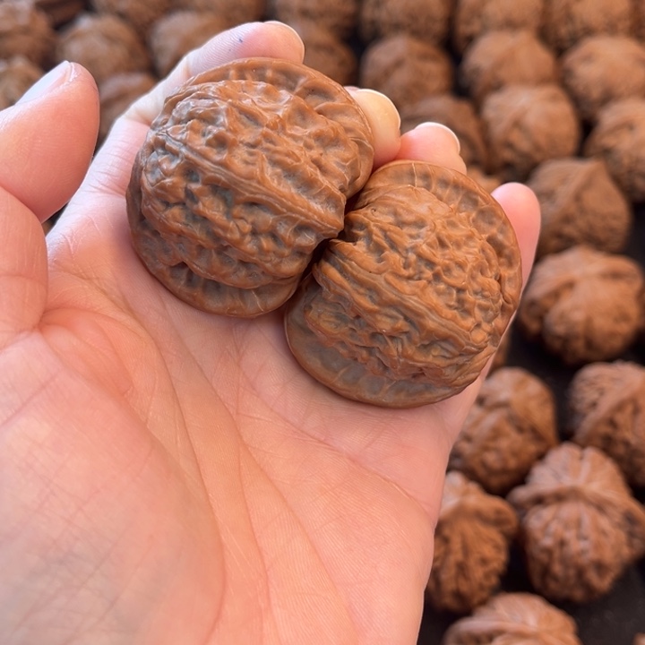 大***。文玩核桃吊坠白狮子