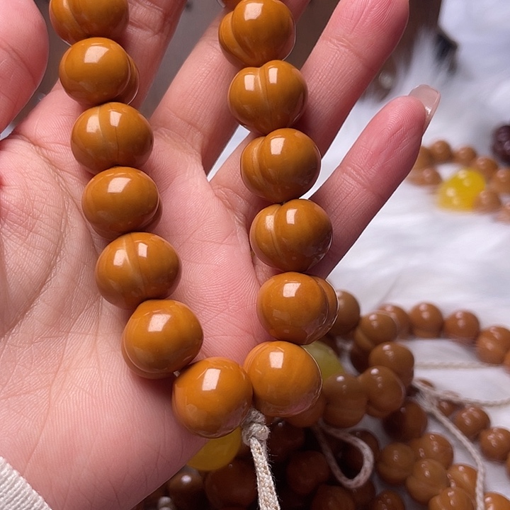 坤***莹吊坠猴头核桃16尺寸柯基屁桃