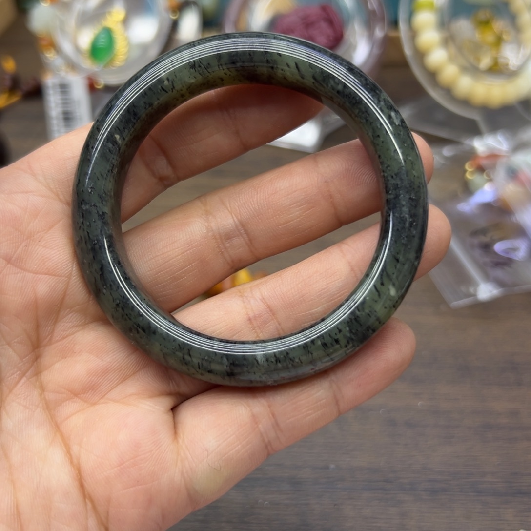 和田玉未镶嵌手镯52.4圈围474