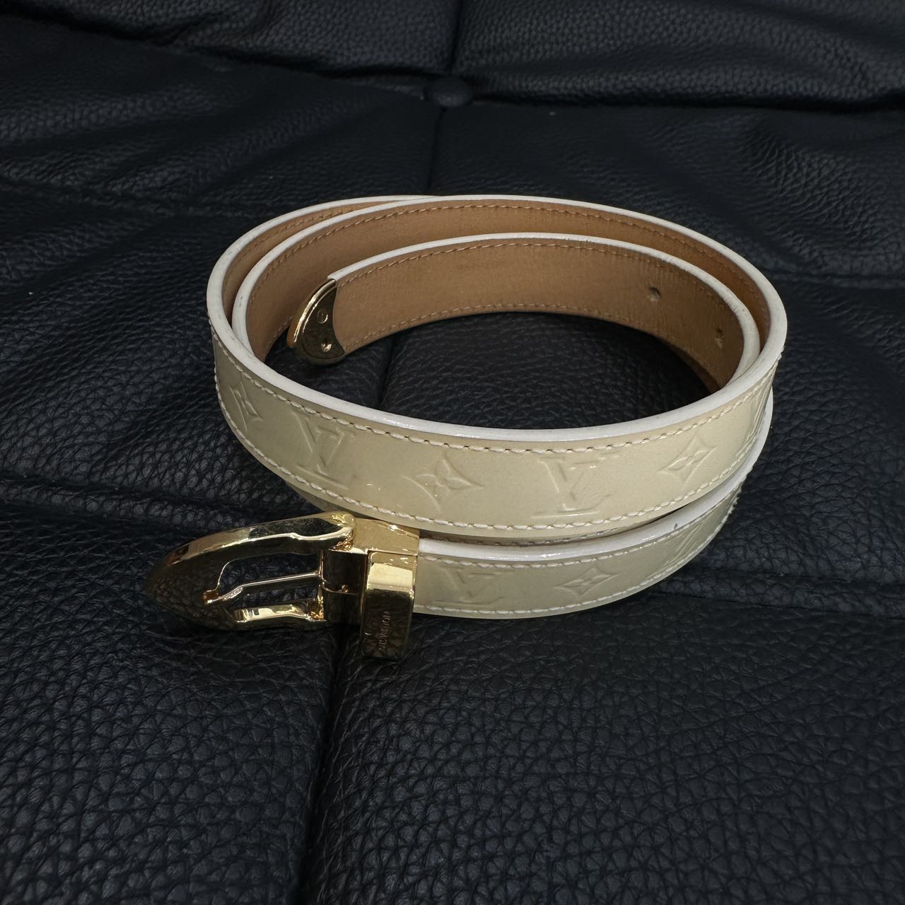 LV 路易威登 米色漆皮金扣腰带