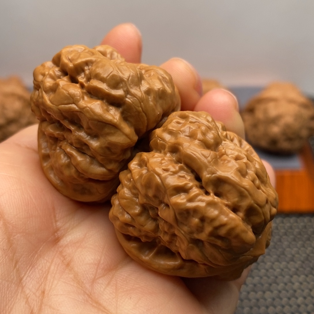 文玩核桃把件三角边36左右