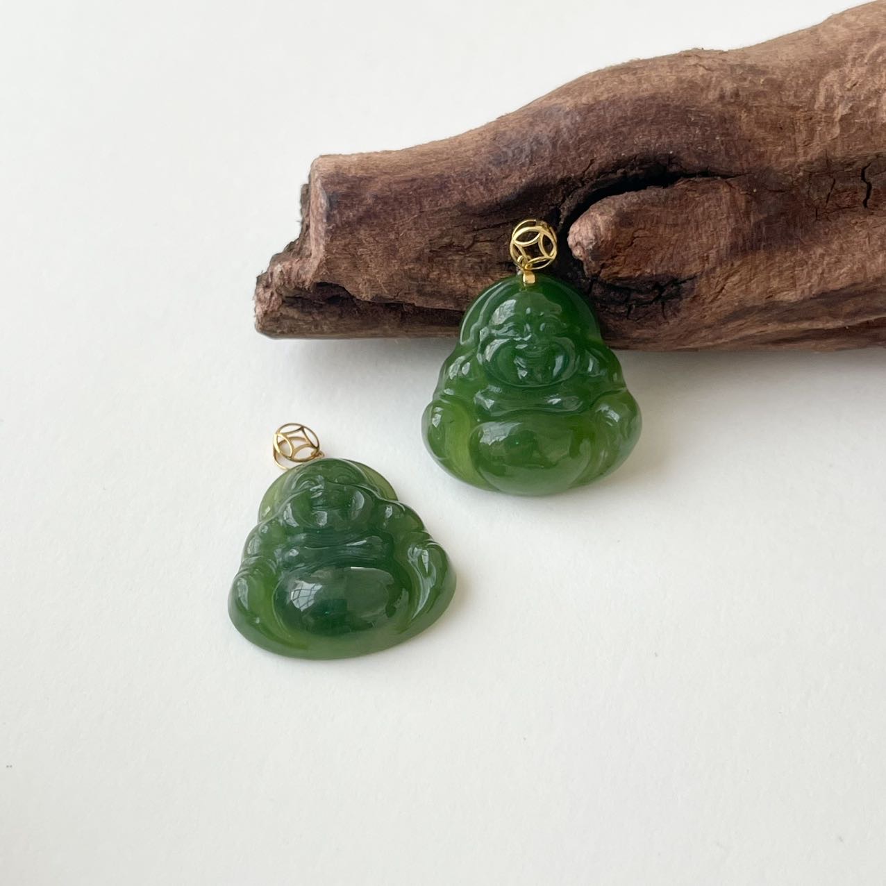 【小宝珠宝】28 S82906-18K金和田玉吊坠-多样性发一件-18×17x4mm