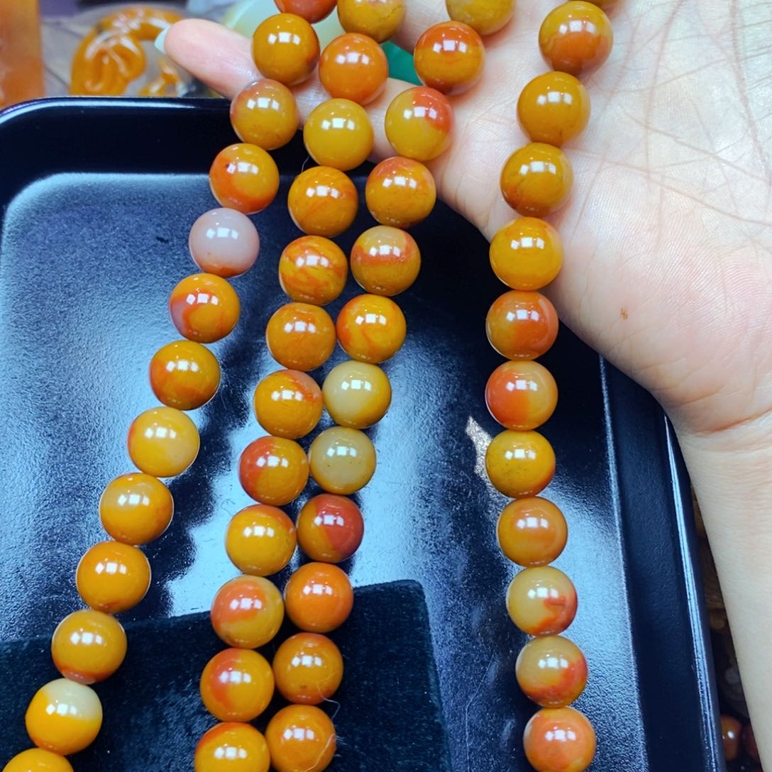 未镶嵌石英质玉（黄龙玉）颈饰