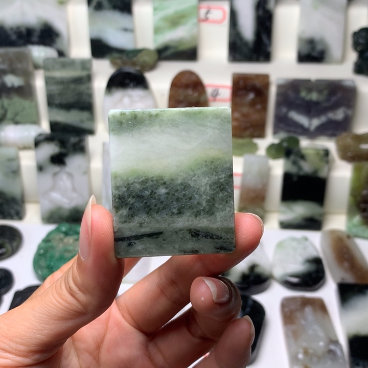 独山玉未镶嵌颈饰