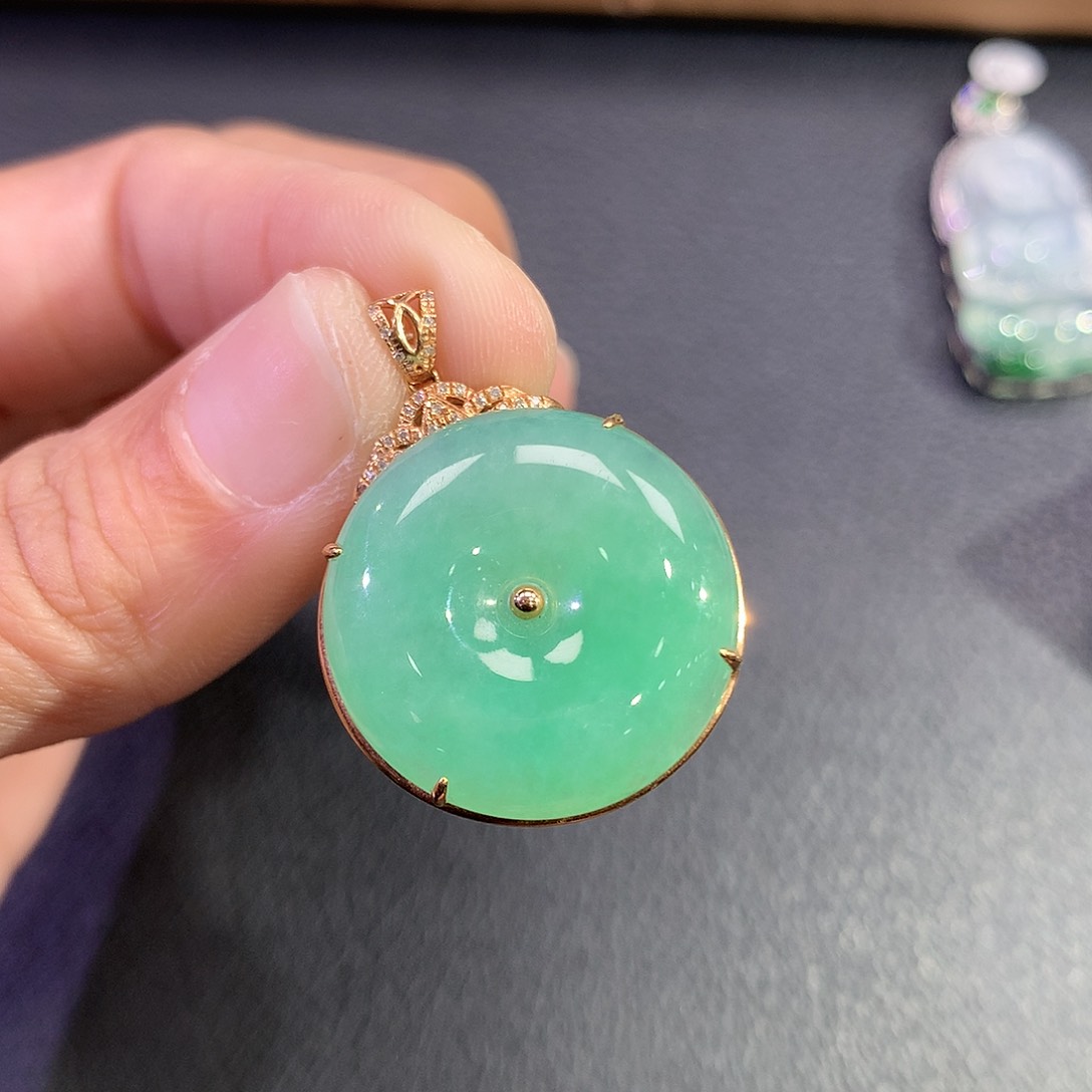 翡翠吊坠(赠链)18K金镶嵌