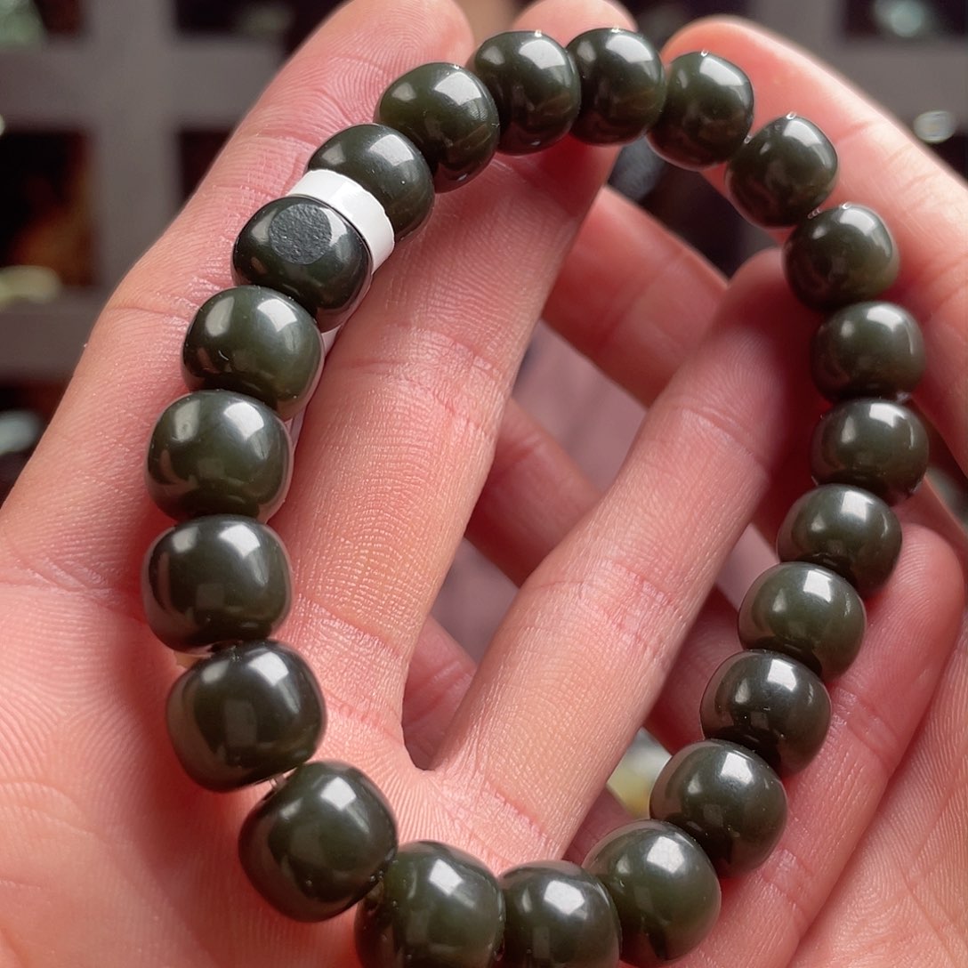 和田玉手串未镶嵌沙枣青9.10老型