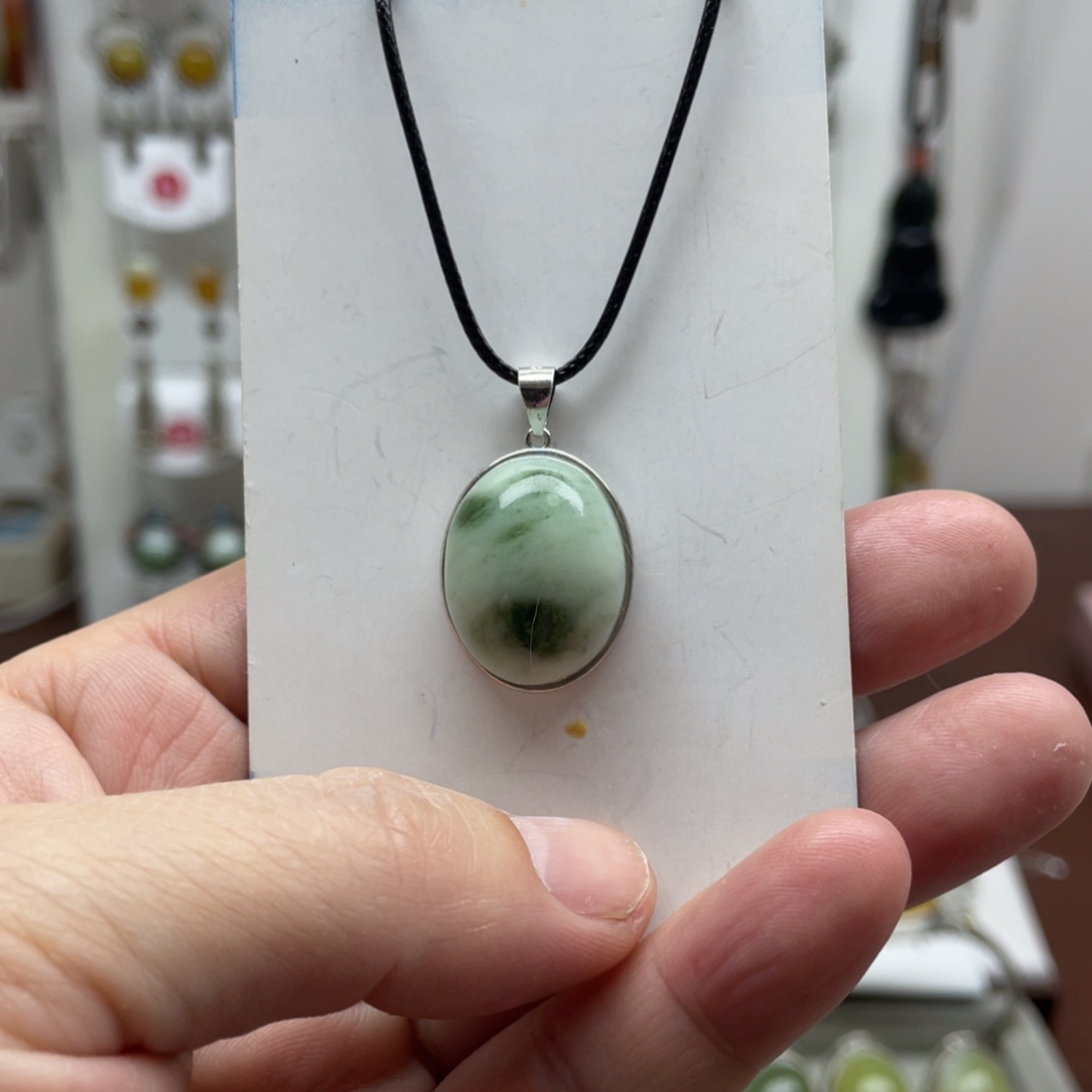 蛇纹石玉未镶嵌吊坠