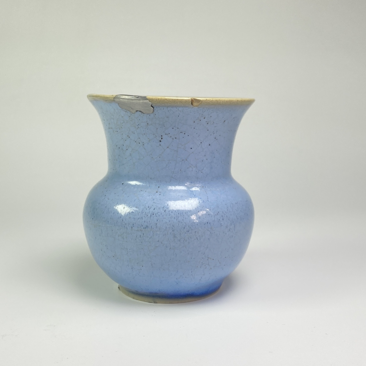 022011296 清代 钧窑渣斗式花囊 xc 云南省文物总店