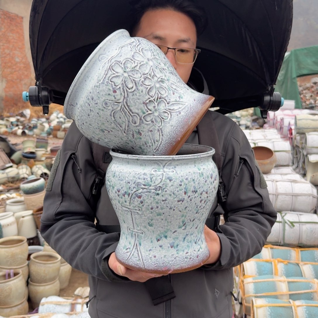 紫砂花盆口20高21（两个旗袍大号文林花花