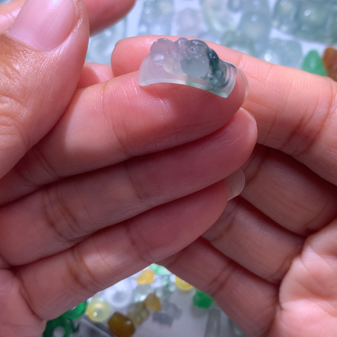 定制翡翠未镶嵌飘花戒臂