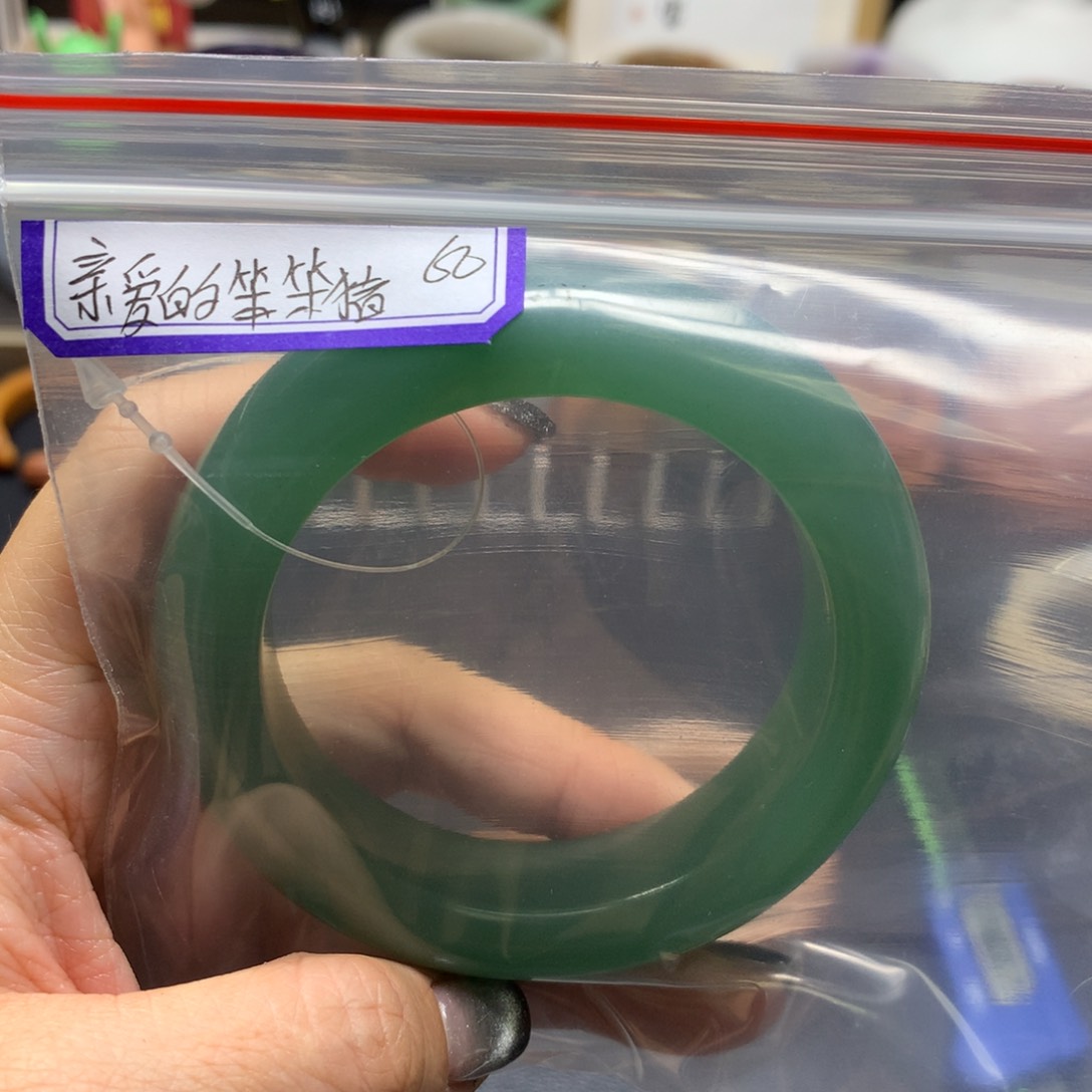 石英质玉手镯未镶嵌亲****猪