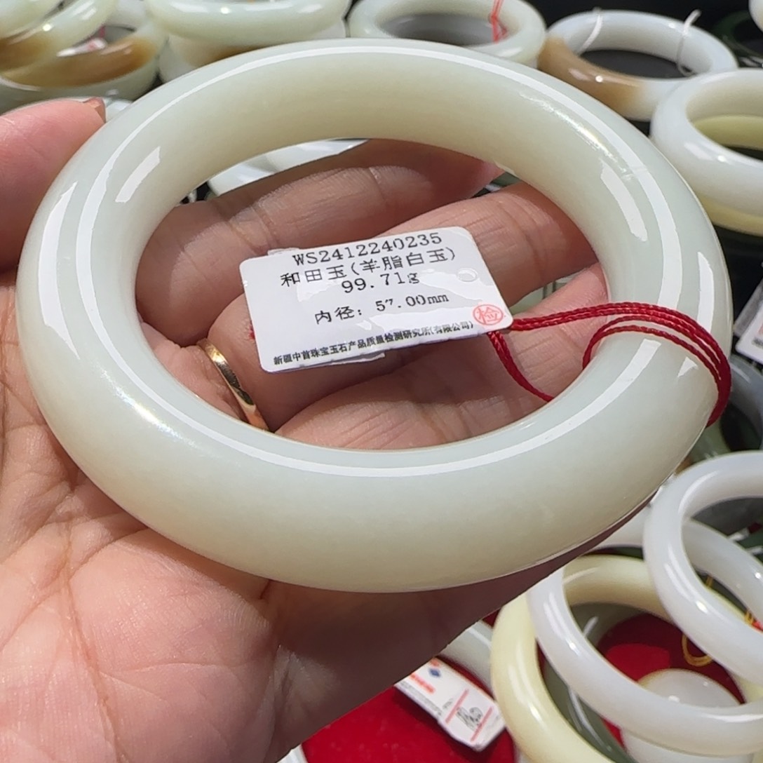 和田玉手镯未镶嵌