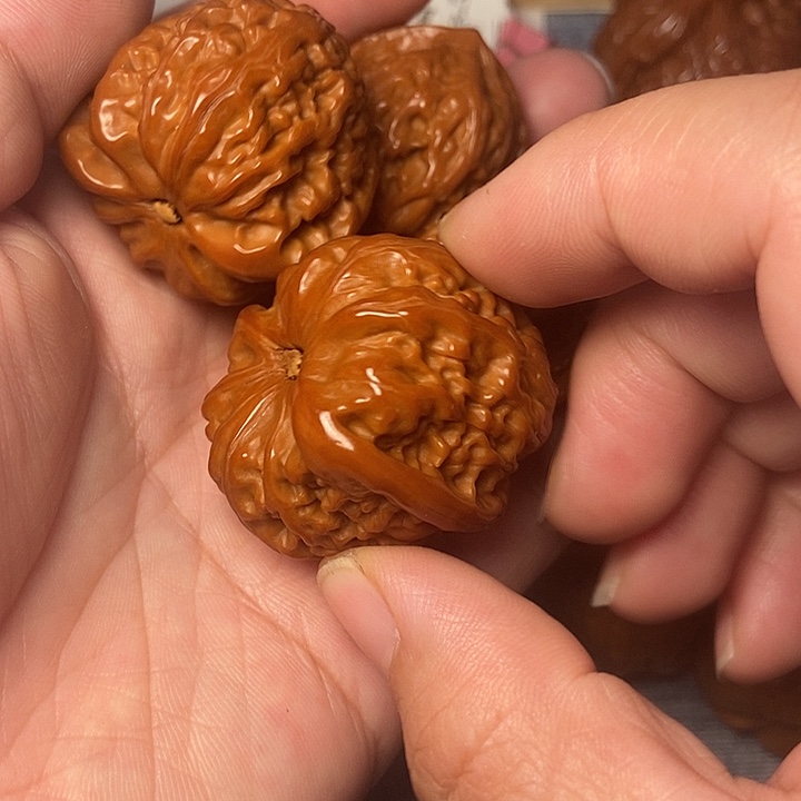 王***吖吊坠文玩核桃小白