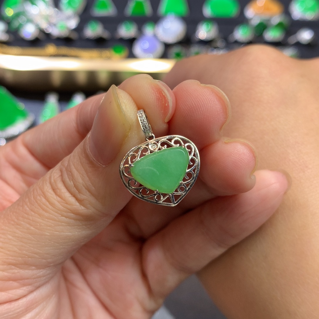 翡翠吊坠(不含链)18K金镶嵌