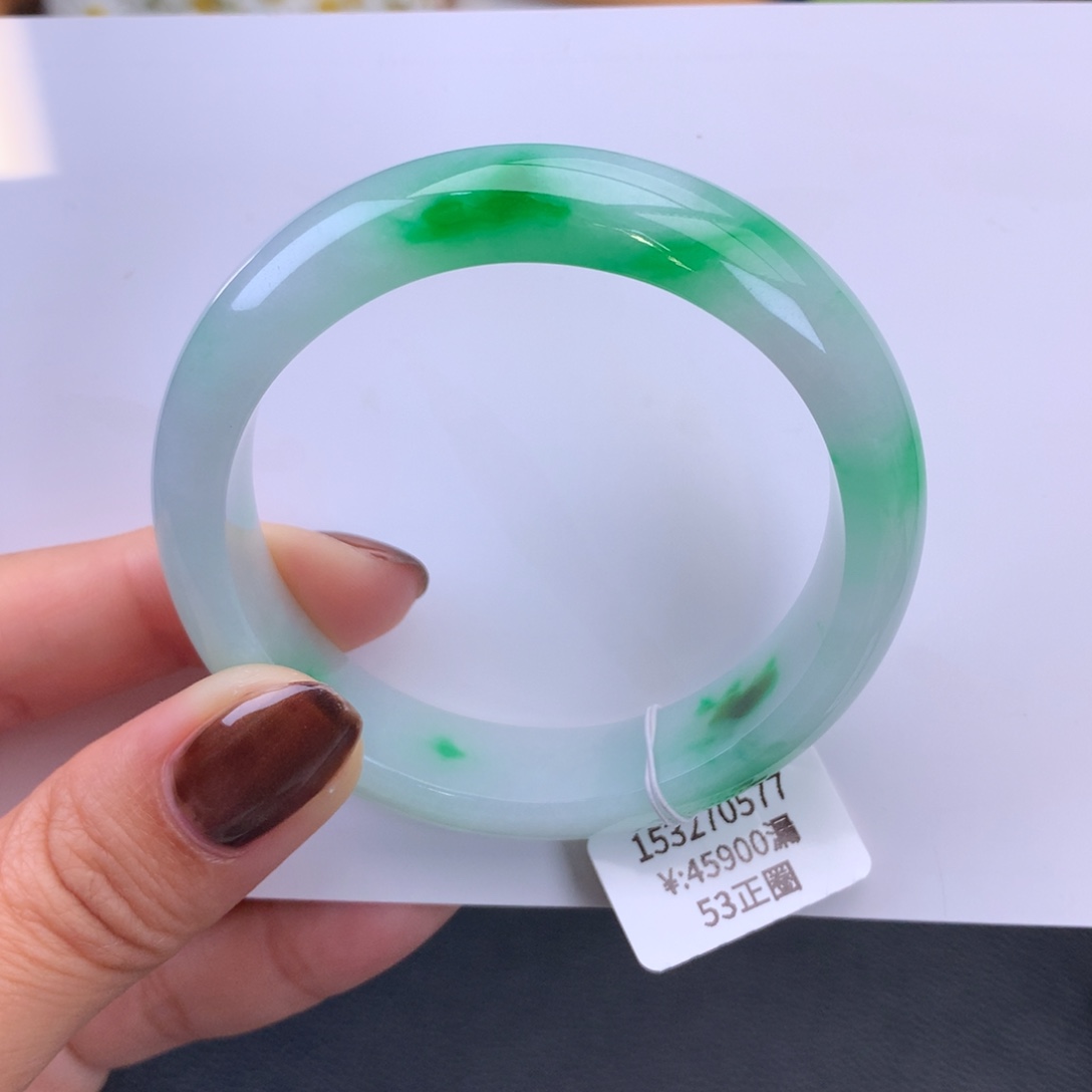 翡翠手镯未镶嵌细糯化白底飘翠手镯（有纹）