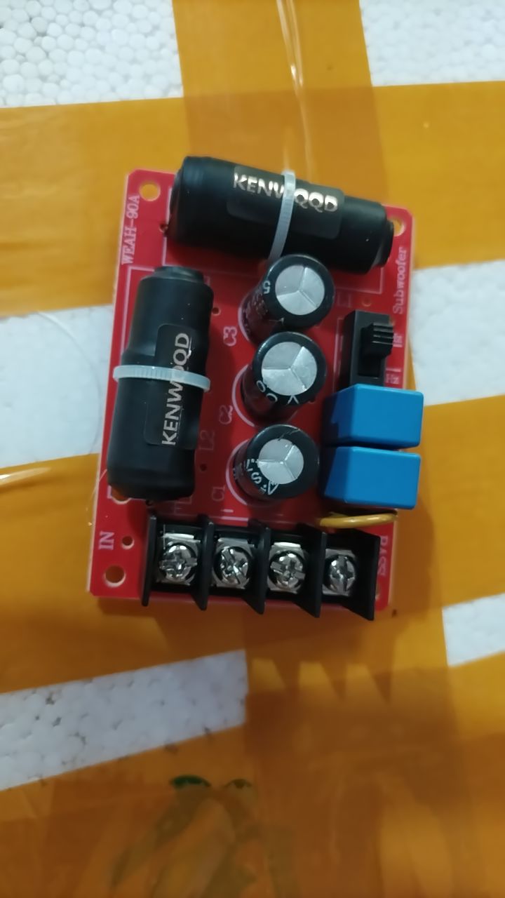 准新品  90A低音炮分频器一个200瓦的功率