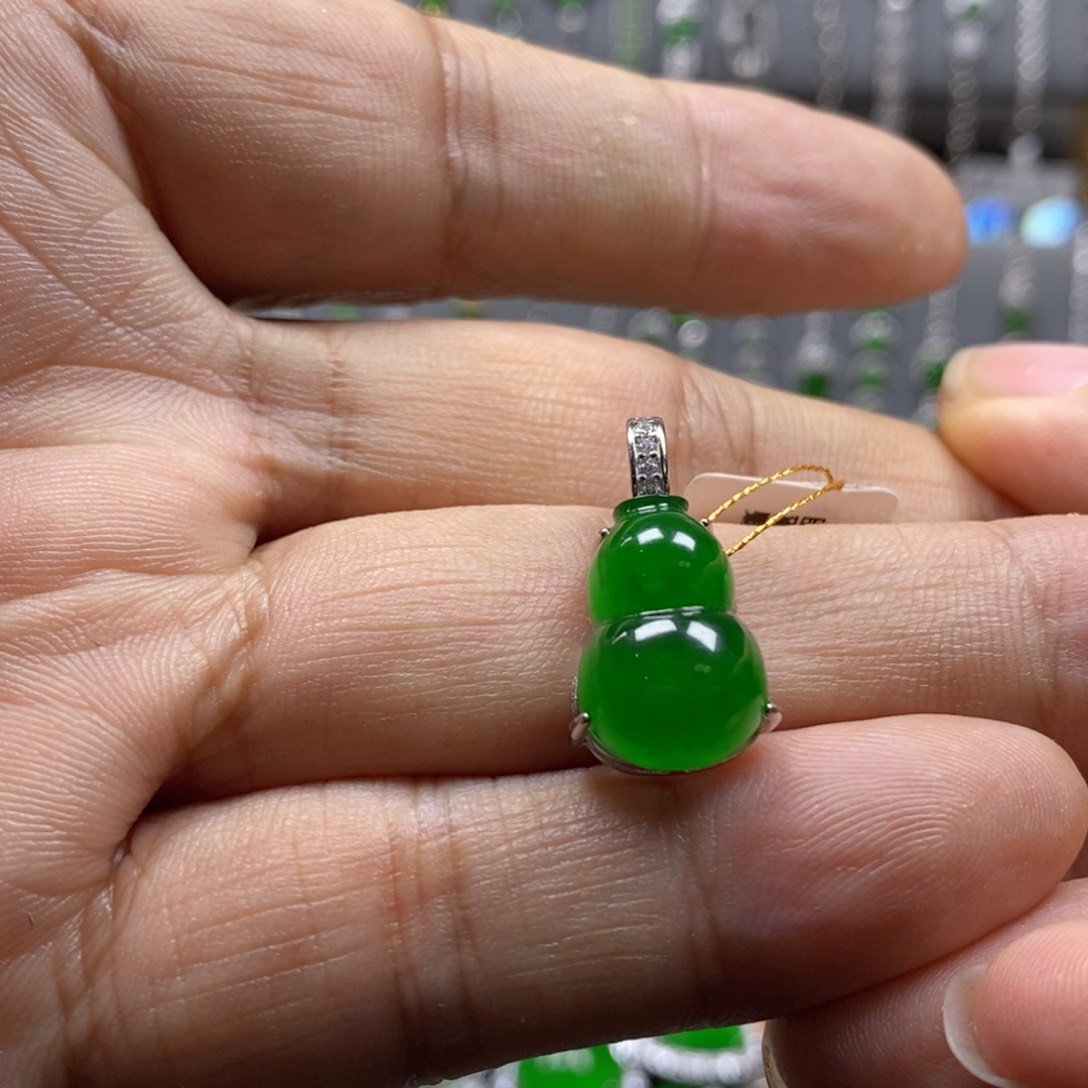 颈饰银S925镶嵌翡翠安****）