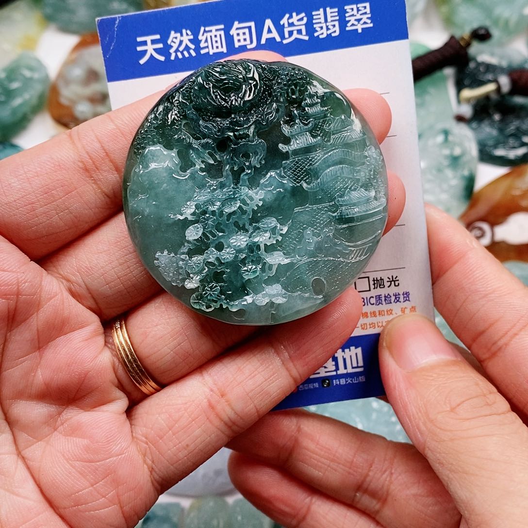 翡翠未镶嵌颈饰山水龙牌